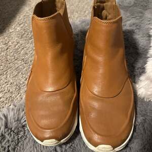 Nike Women's Air Max Thea Mid Ale Brown Leather Chelsea Boot 859550-200